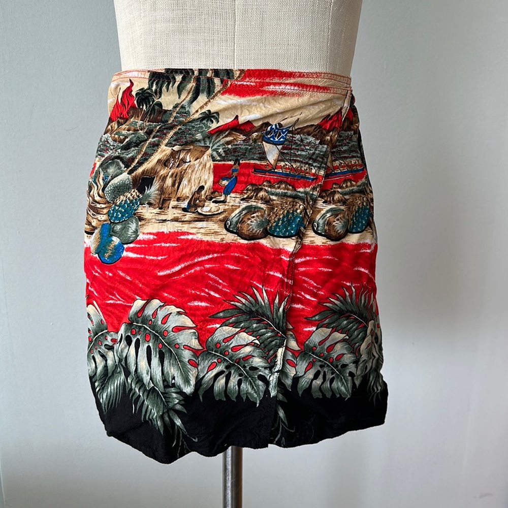 Vintage Polynesian print beach wrap skirt
